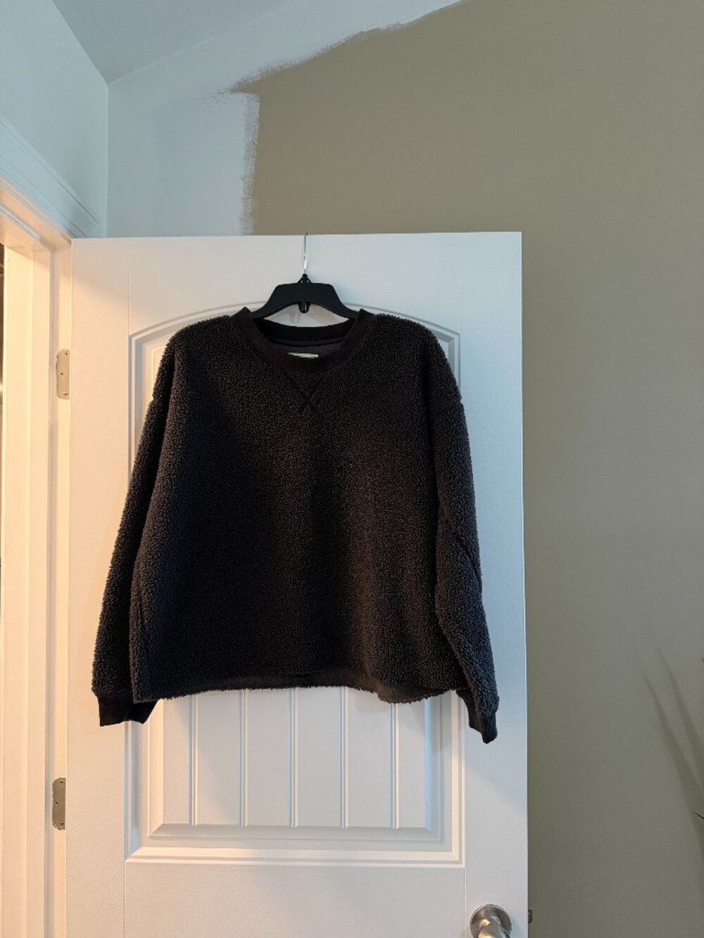 American Eagle Sherpa Sweatshirt (Black) Women's Small